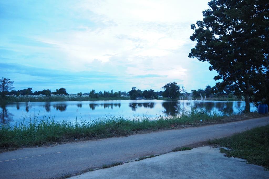 Rimmueng Resort Phanom Sarakham المظهر الخارجي الصورة